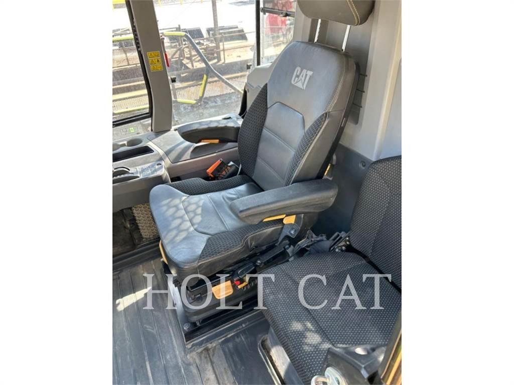 CAT 745 Belden kirma kaya kamyonu