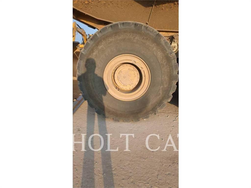 CAT 745 Belden kirma kaya kamyonu