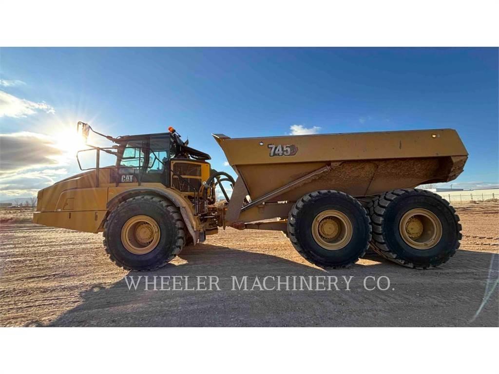 CAT 745 Belden kirma kaya kamyonu