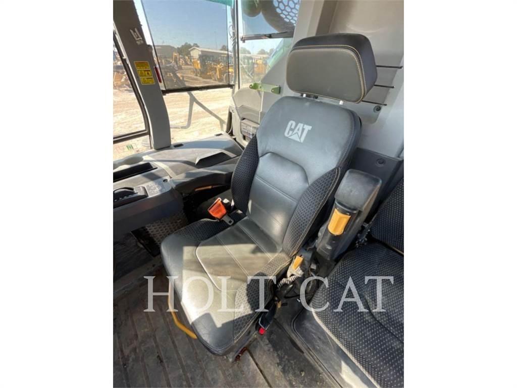 CAT 745 Belden kirma kaya kamyonu