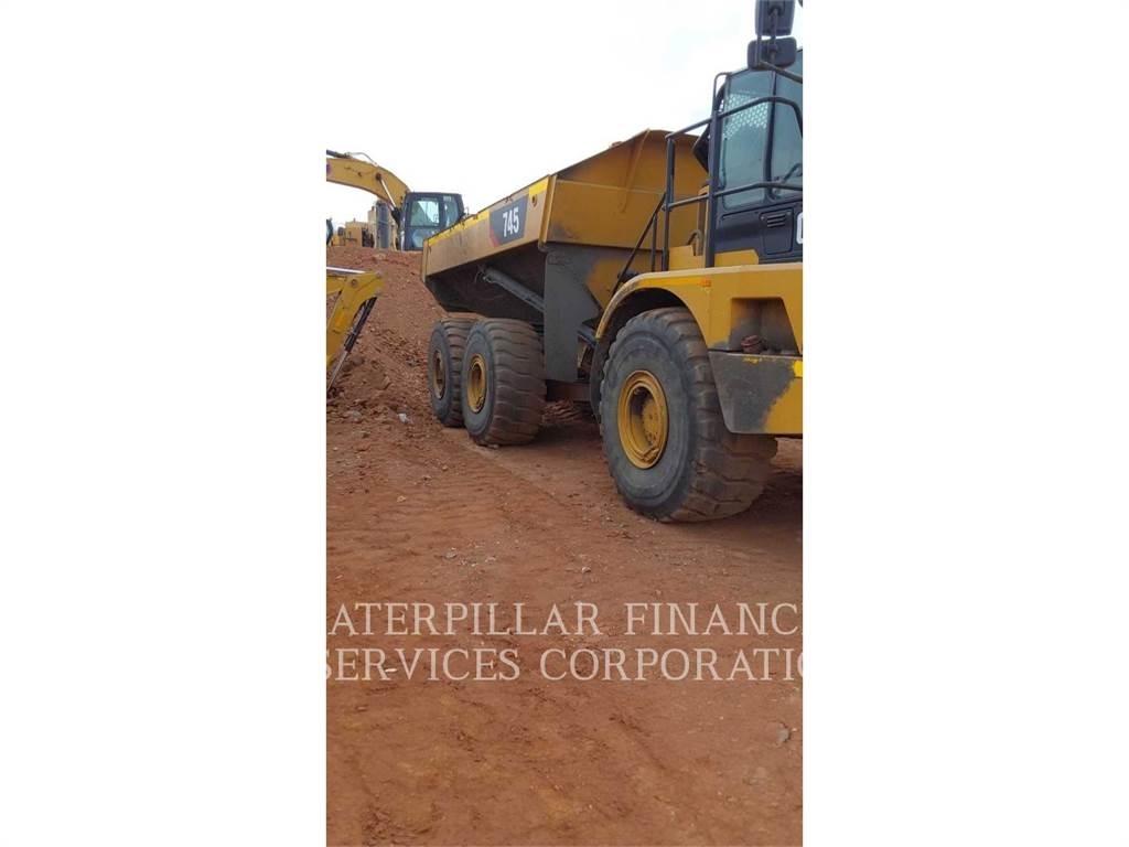 CAT 745 Belden kirma kaya kamyonu