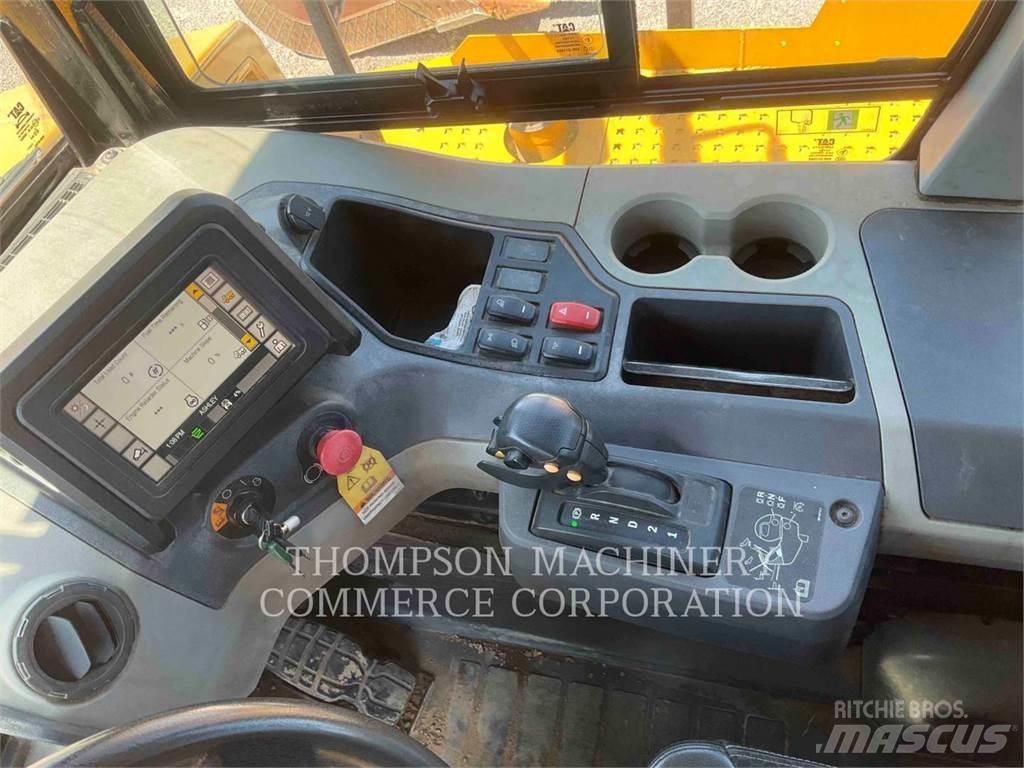 CAT 745 Belden kirma kaya kamyonu