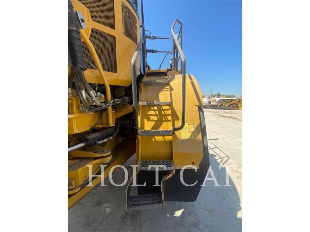 CAT 745 Belden kirma kaya kamyonu