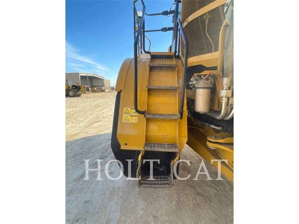 CAT 745 Belden kirma kaya kamyonu