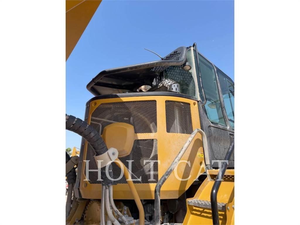 CAT 745 Belden kirma kaya kamyonu