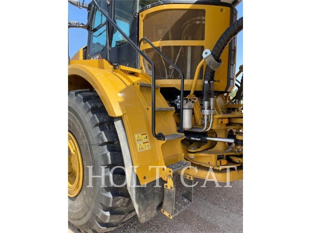 CAT 745 Belden kirma kaya kamyonu