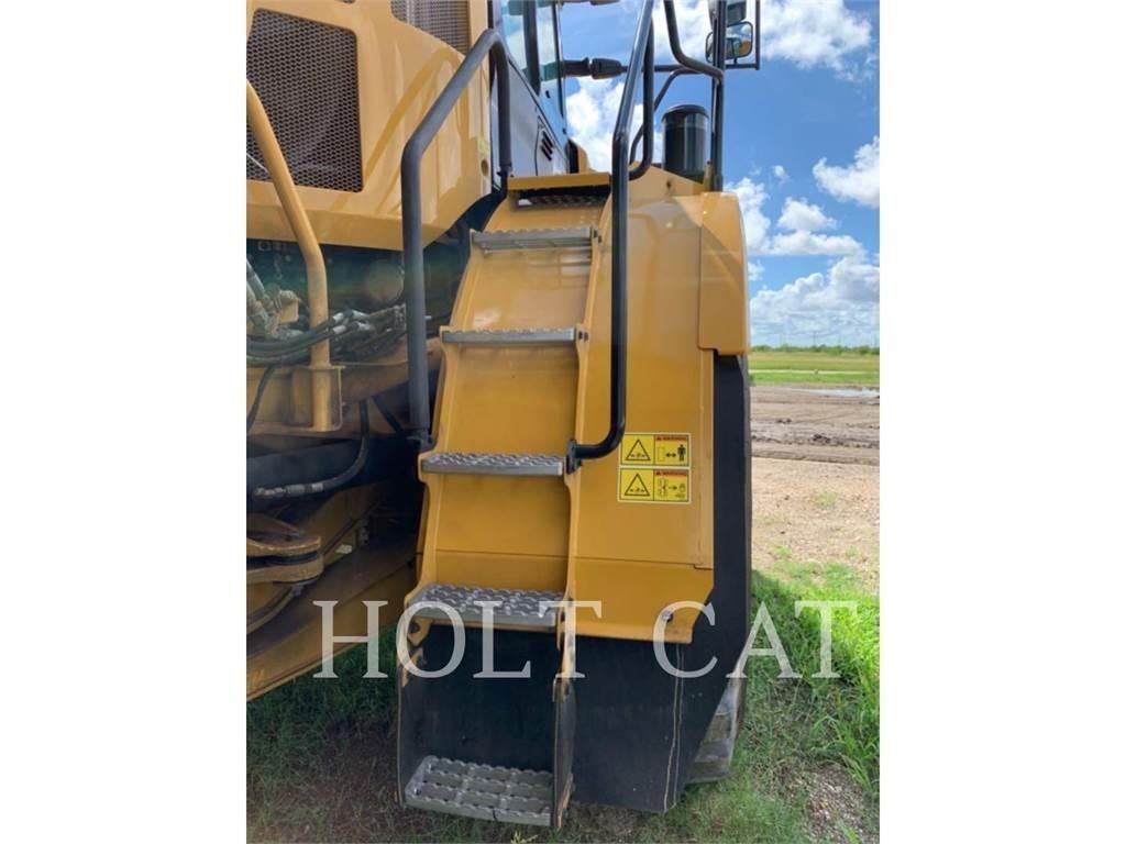 CAT 745 Belden kirma kaya kamyonu