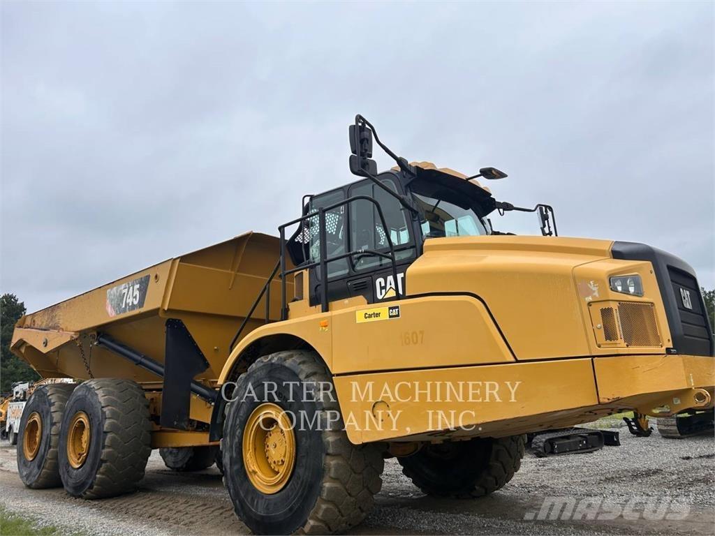 CAT 745 Belden kirma kaya kamyonu