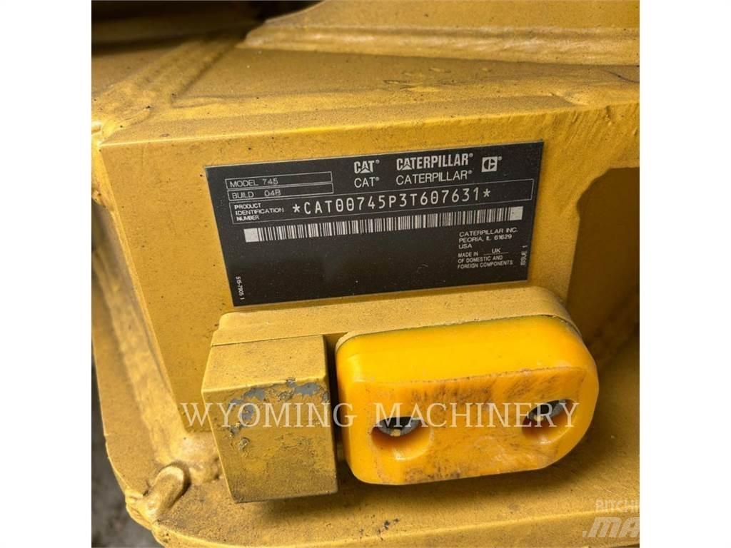 CAT 745 Belden kirma kaya kamyonu