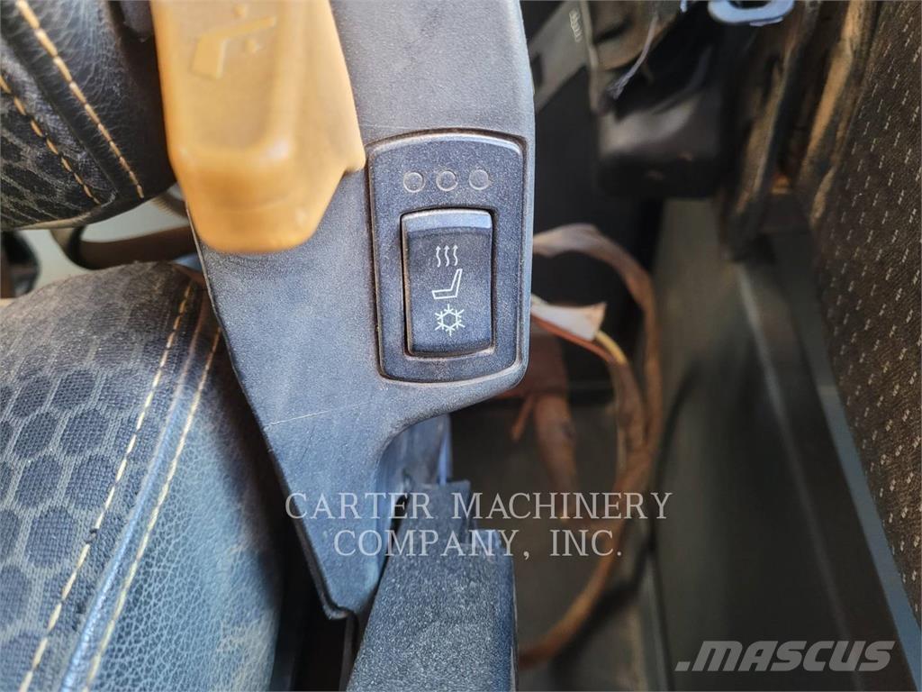 CAT 745 Belden kirma kaya kamyonu