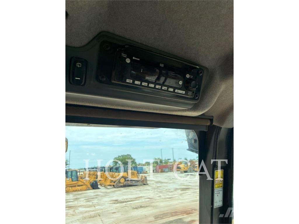 CAT 745 Belden kirma kaya kamyonu