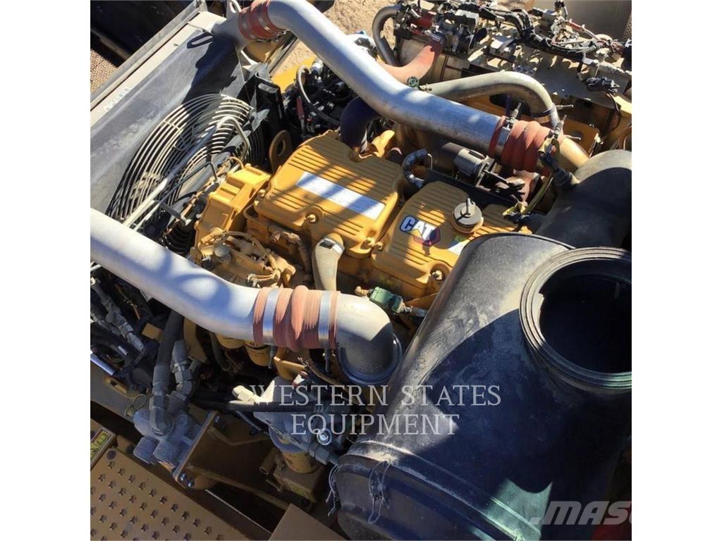 CAT 745 Belden kirma kaya kamyonu