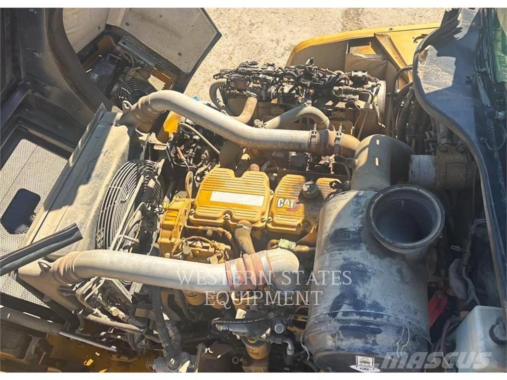 CAT 745 Belden kirma kaya kamyonu