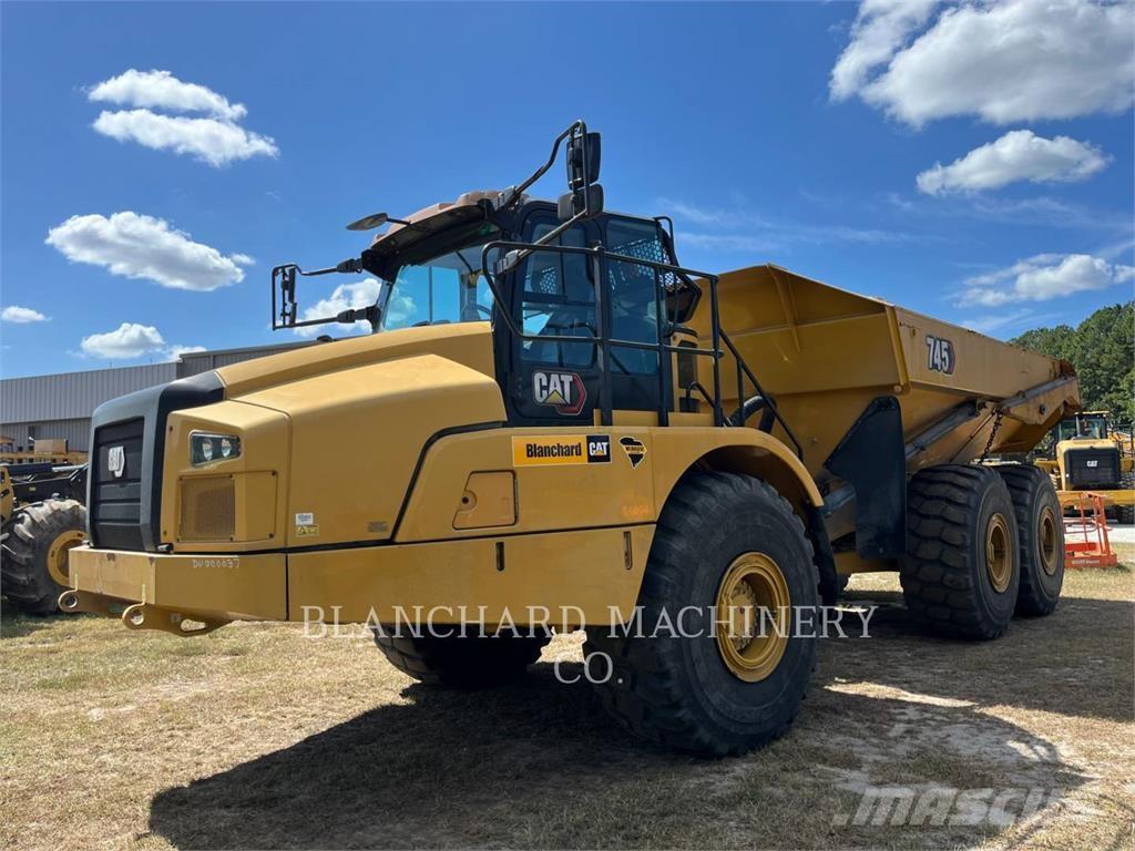 CAT 745 Belden kirma kaya kamyonu