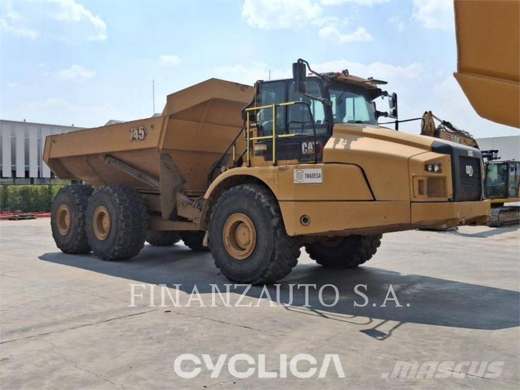 CAT 745 Belden kirma kaya kamyonu