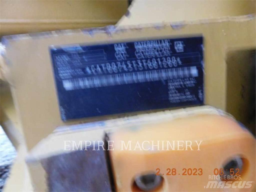 CAT 745-04 Belden kirma kaya kamyonu