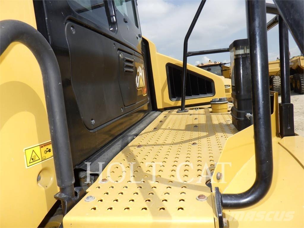 CAT 74504 Belden kirma kaya kamyonu