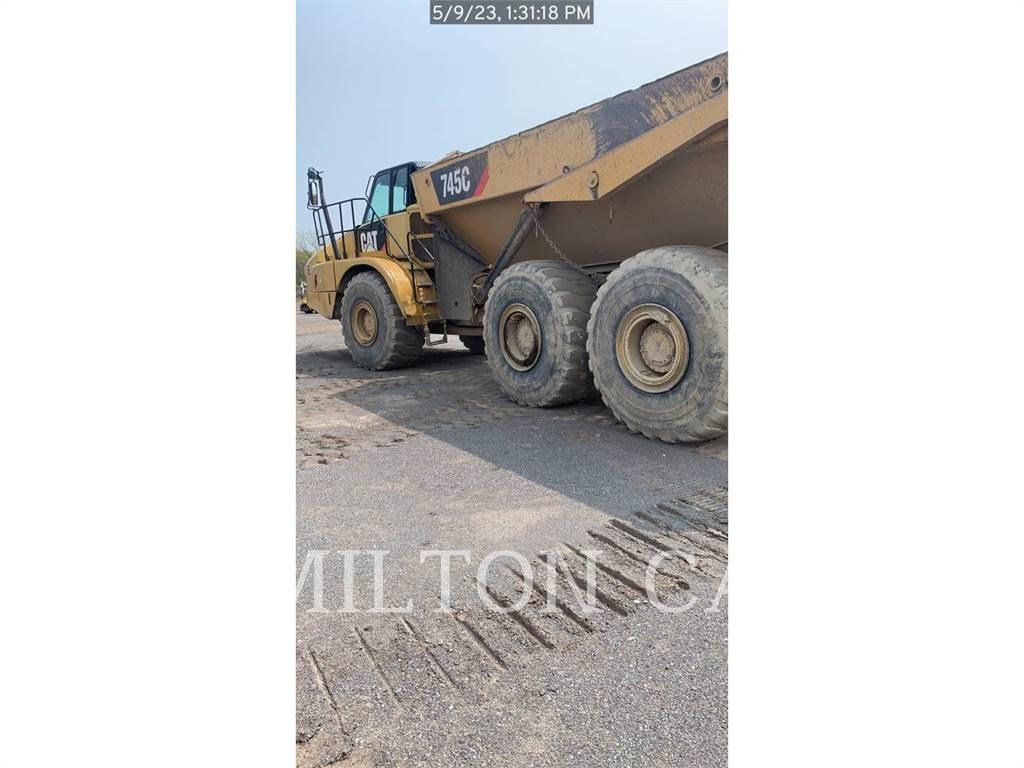 CAT 745C Belden kirma kaya kamyonu