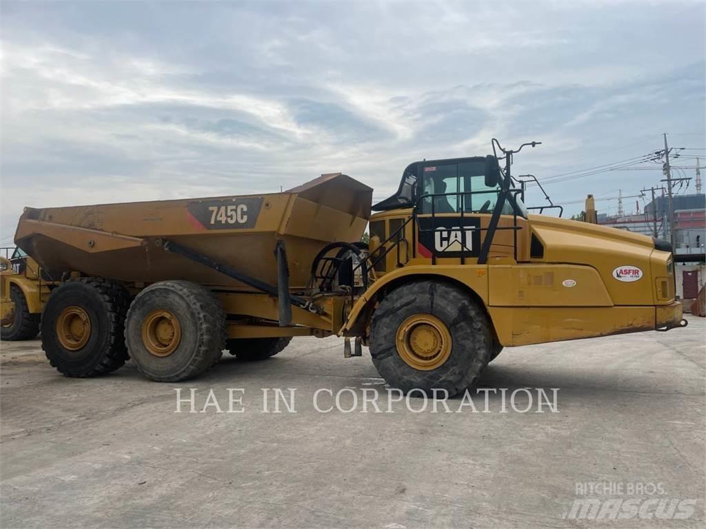 CAT 745C Belden kirma kaya kamyonu