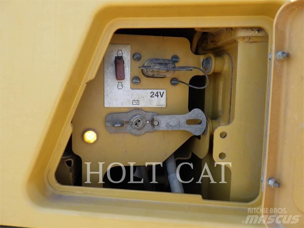 CAT 745C Belden kirma kaya kamyonu