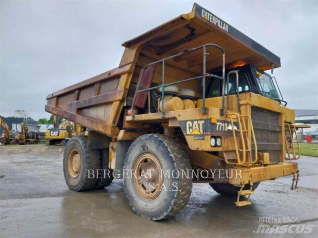 CAT 771D Belden kirma kaya kamyonu