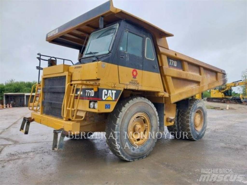CAT 771D Belden kirma kaya kamyonu