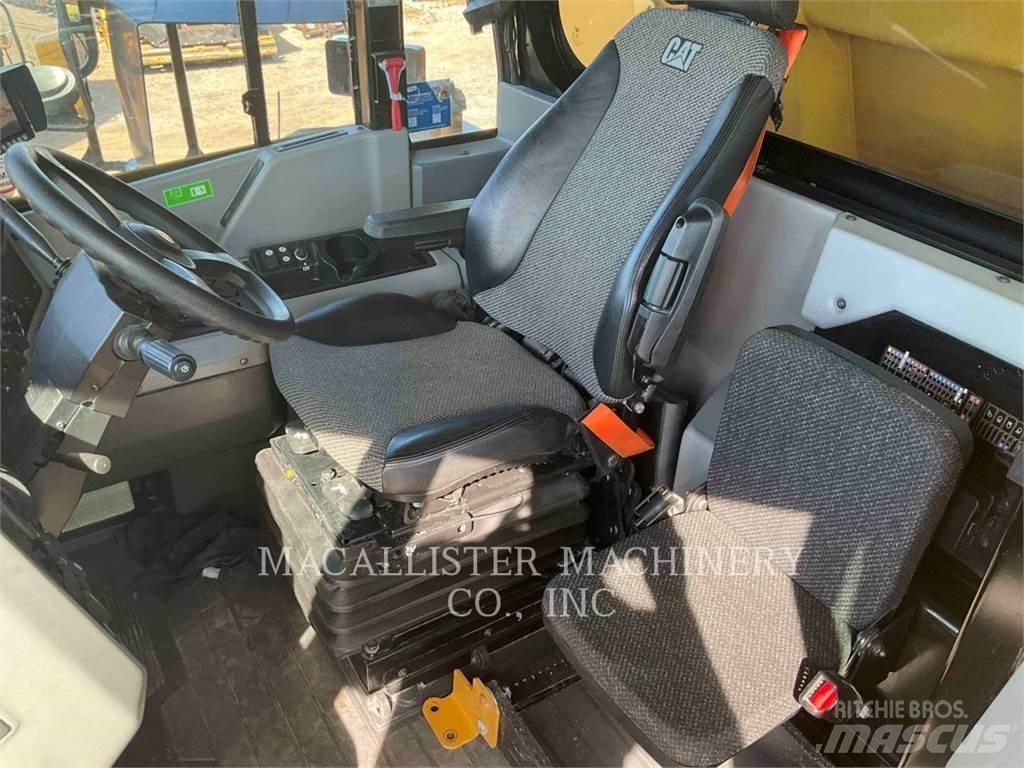 CAT 772G Belden kirma kaya kamyonu