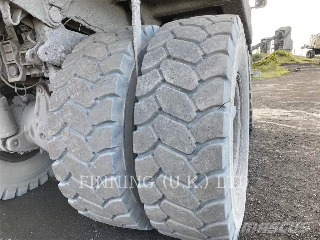 CAT 775D Belden kirma kaya kamyonu