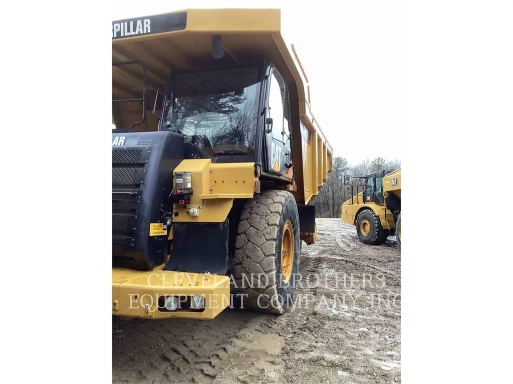 CAT 775F Belden kirma kaya kamyonu