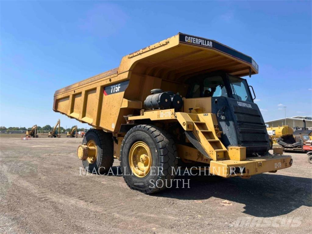 CAT 775F Belden kirma kaya kamyonu