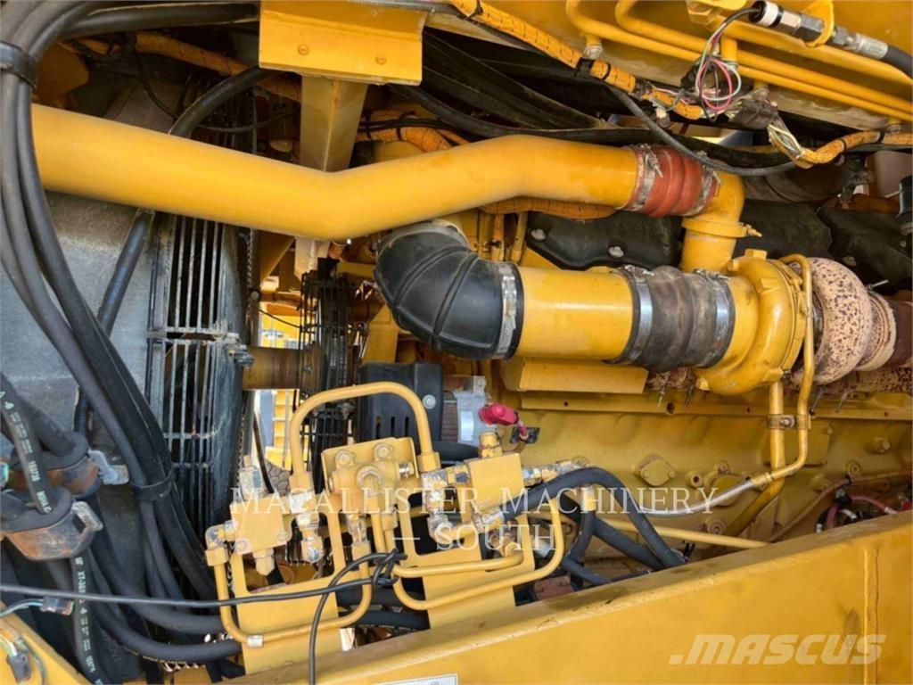 CAT 775F Belden kirma kaya kamyonu