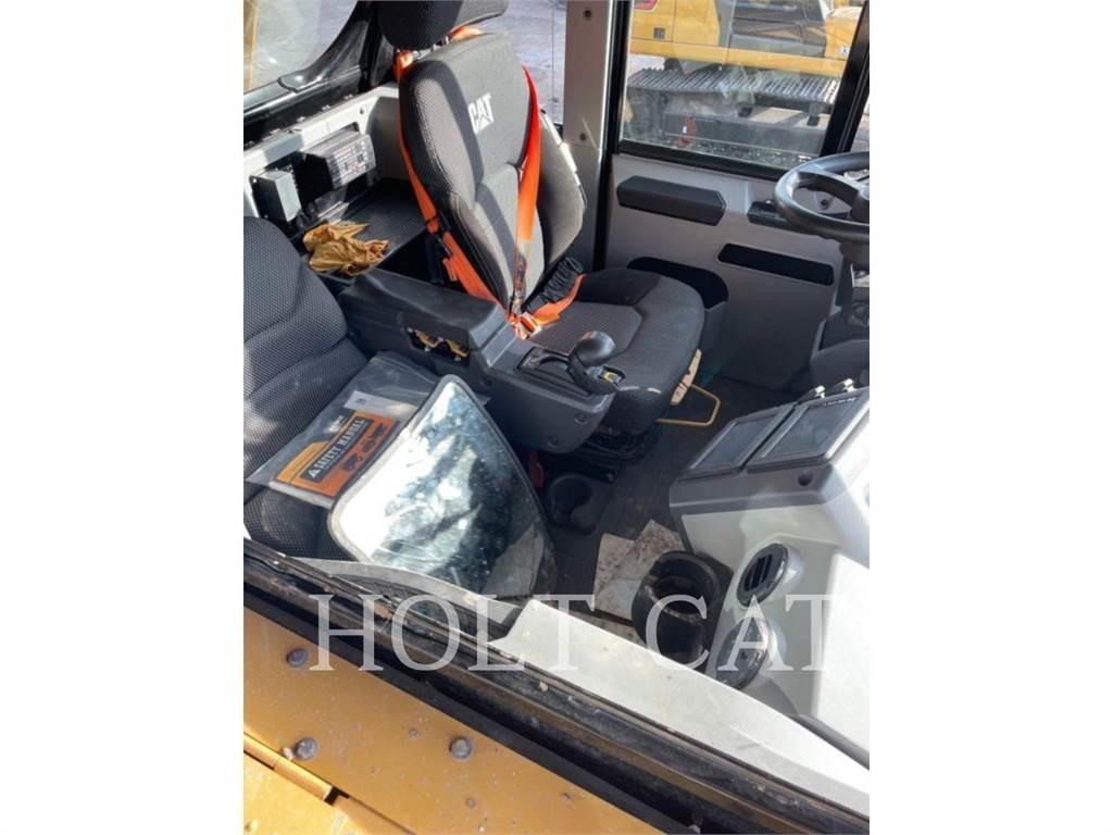 CAT 775G Belden kirma kaya kamyonu
