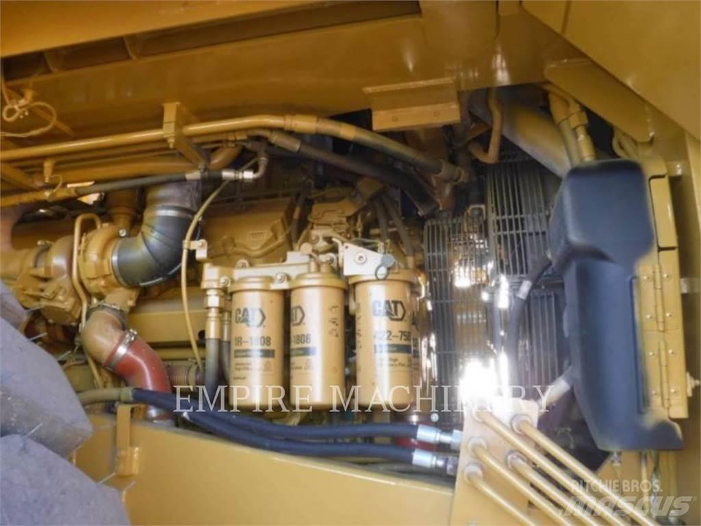 CAT 775G Belden kirma kaya kamyonu