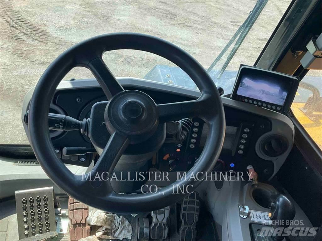 CAT 775G Belden kirma kaya kamyonu