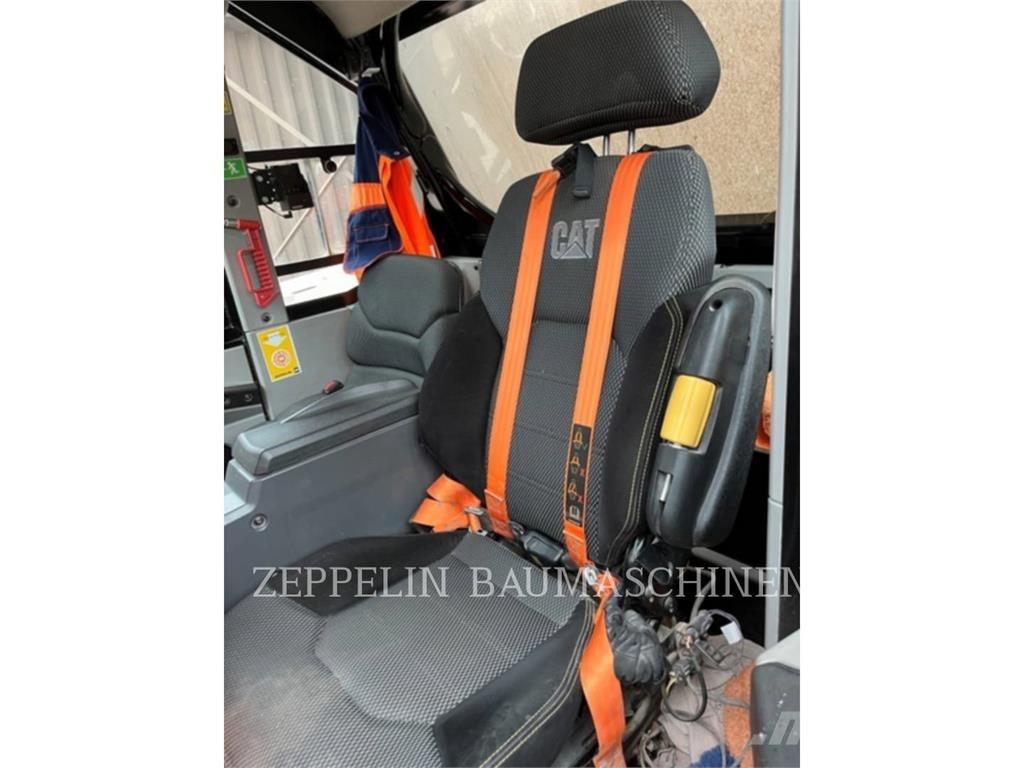 CAT 775G Belden kirma kaya kamyonu