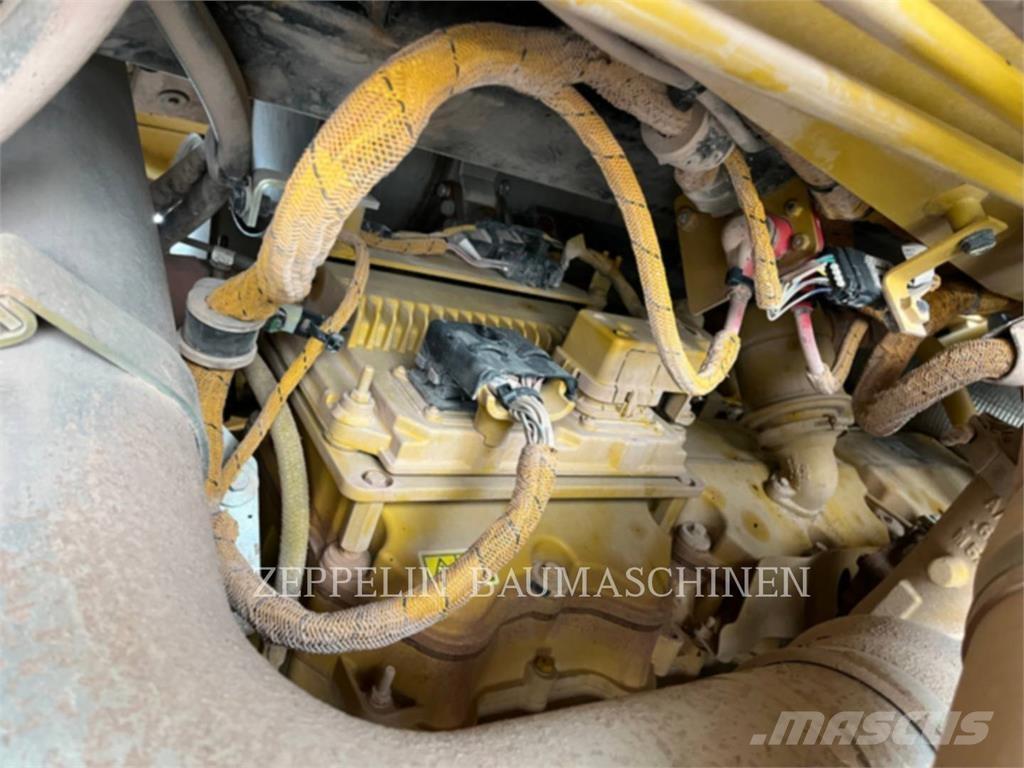 CAT 775G Belden kirma kaya kamyonu