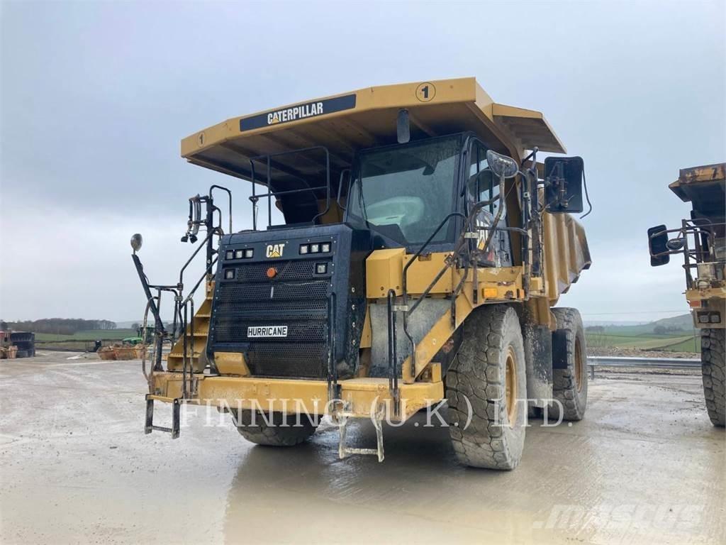 CAT 775G Belden kirma kaya kamyonu