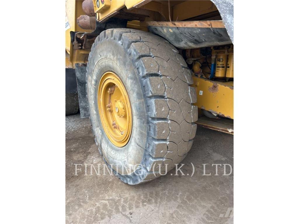 CAT 775G Belden kirma kaya kamyonu