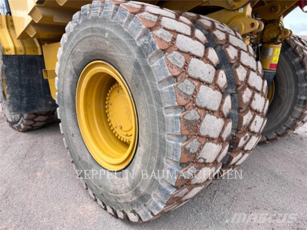 CAT 775G Belden kirma kaya kamyonu