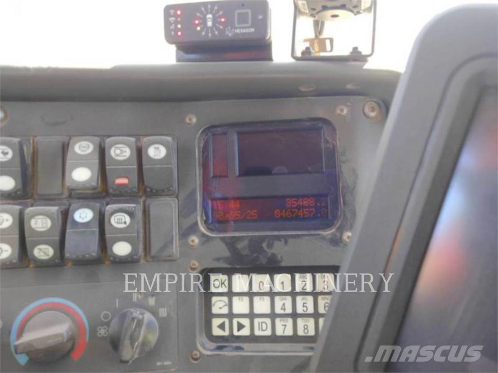 CAT 789D Belden kirma kaya kamyonu