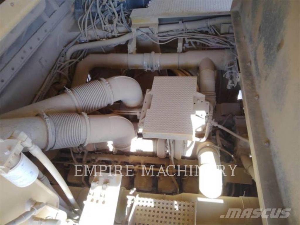 CAT 789D Belden kirma kaya kamyonu