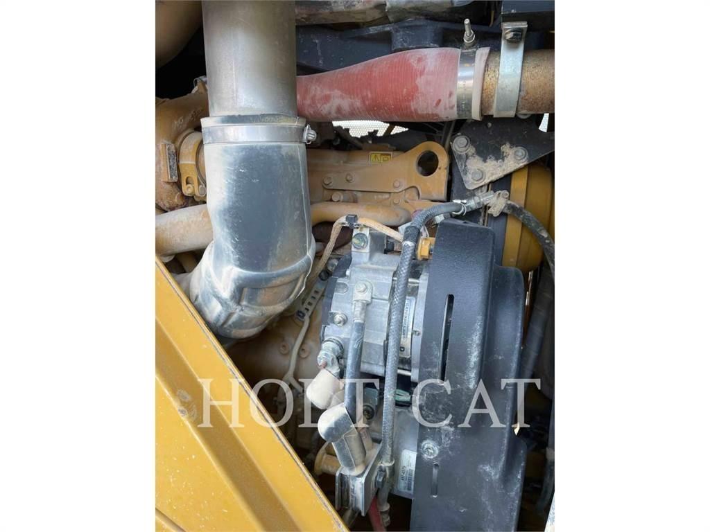 CAT 815 Zemin sıkıştırma makineleri