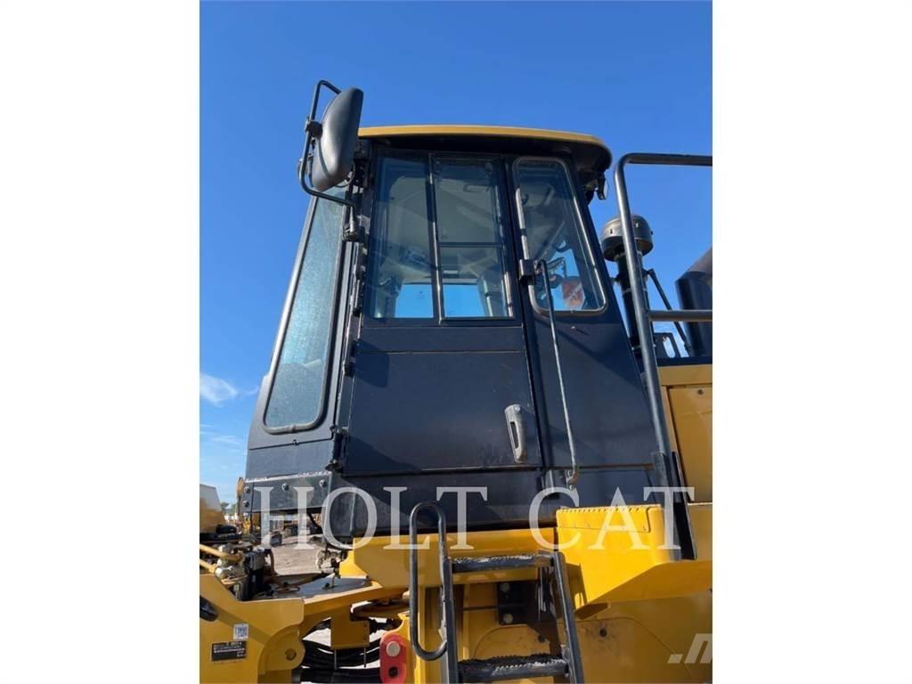 CAT 815 Zemin sıkıştırma makineleri