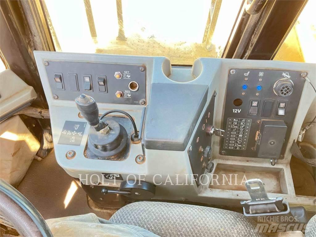 CAT 815F2 Zemin sıkıştırma makineleri