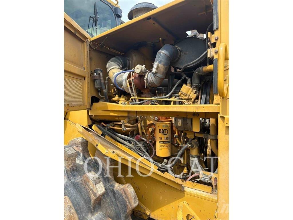 CAT 815F2 Zemin sıkıştırma makineleri