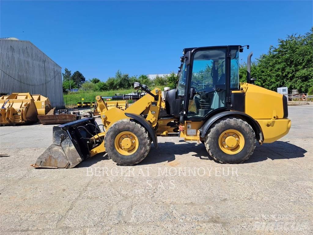 CAT 906M Tekerlekli yükleyiciler