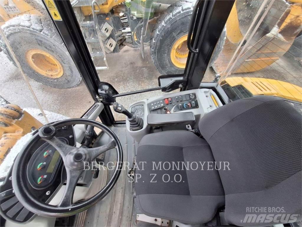 CAT 906M Tekerlekli yükleyiciler