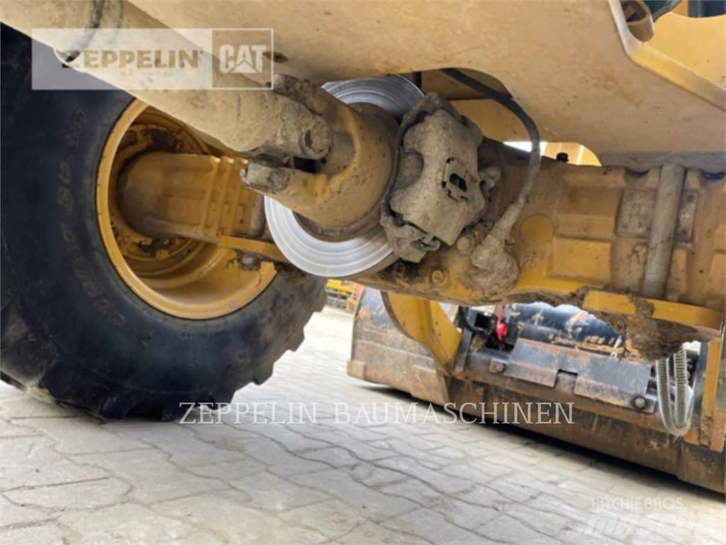 CAT 906M Tekerlekli yükleyiciler