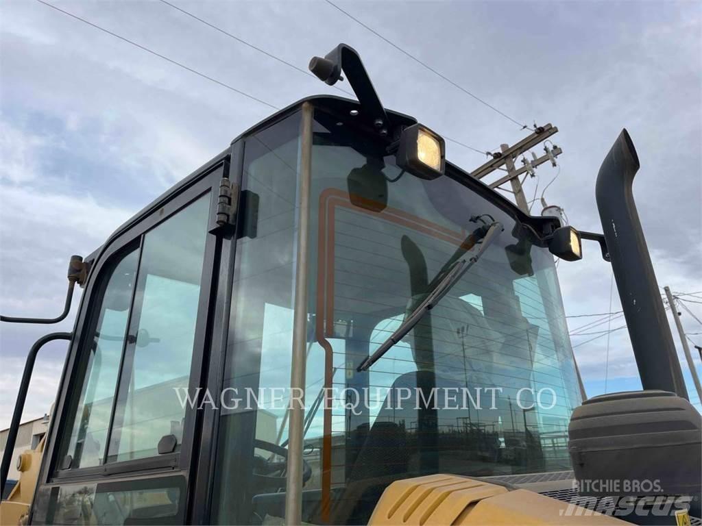 CAT 906M Tekerlekli yükleyiciler