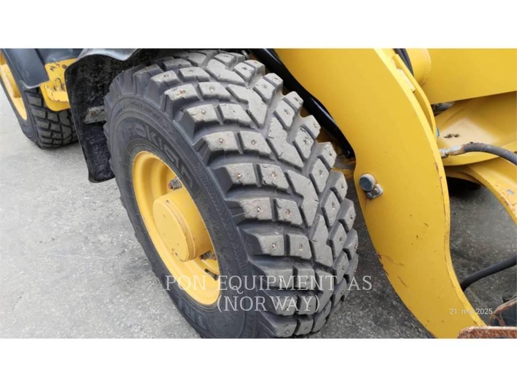 CAT 906M Tekerlekli yükleyiciler